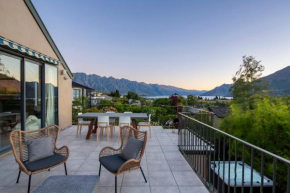 Lakeview Paradise: 3BR, Hot Tub, BBQ, Garden